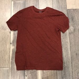 Banana republic maroon tee